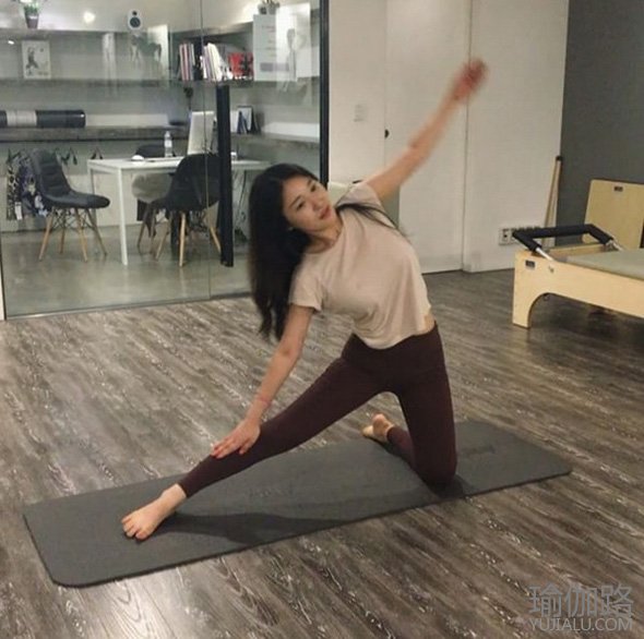 韩国瑜伽美女5