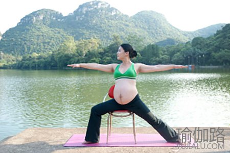 孕妇瑜伽体式3