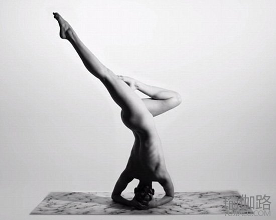 Nude Yoga Girl图5